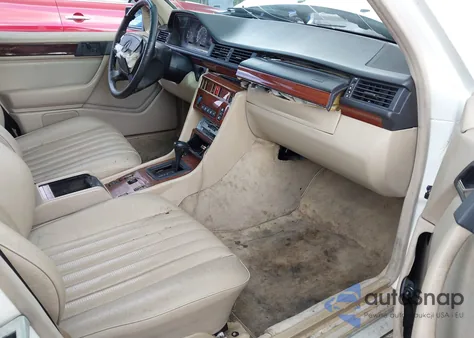 1995 Mercedes-Benz E 300D/300D Special из США, поврежденный, VIN WDBEB31E3SC150163